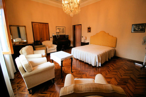Villa di ampia superficie in zona residenziale in vendita a Montecatini-Terme