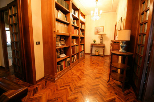 Villa di ampia superficie in zona residenziale in vendita a Montecatini-Terme