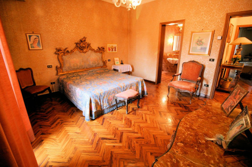 Villa di ampia superficie in zona residenziale in vendita a Montecatini-Terme