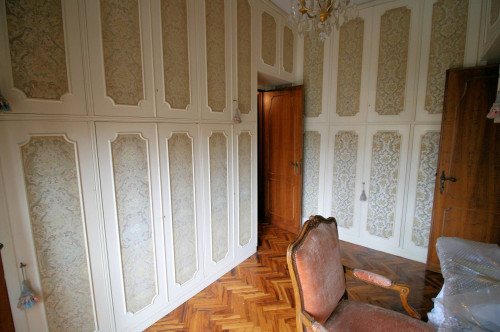 Villa di ampia superficie in zona residenziale in vendita a Montecatini-Terme