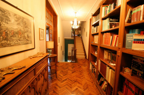 Villa di ampia superficie in zona residenziale in vendita a Montecatini-Terme
