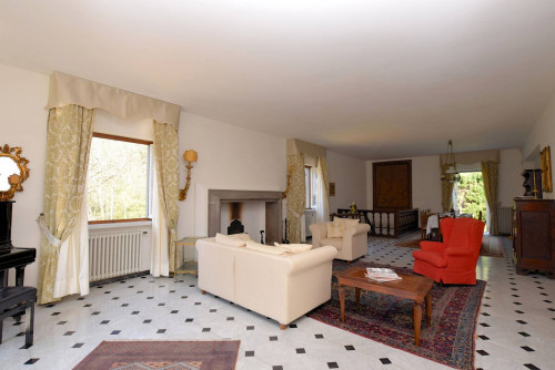 Villa in collina con parco in vendita a Camaiore