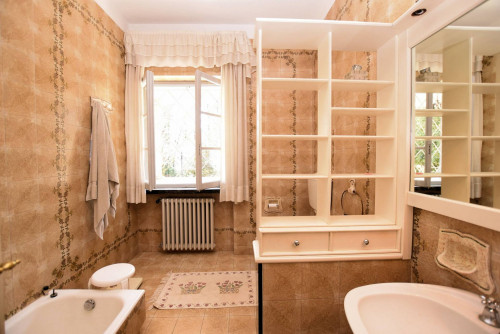 Villa in collina con parco in vendita a Camaiore