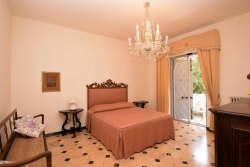 Villa in collina con parco in vendita a Camaiore