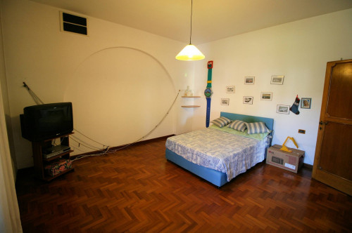 Villa unifamiliare di grande metratura con giardino in vendita a Montecatini-Terme