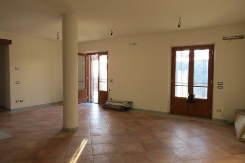 Villa unifamiliare con ampio giardino e vista mare in vendita a Pietrasanta