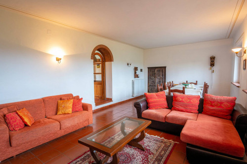 Casale ristrutturato con vista panoramica parco e piscina in vendita a Volterra