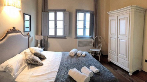 Porzione terratetto di villa bifamiliare con giardino privato e piscina condominiale in vendita a Chianni