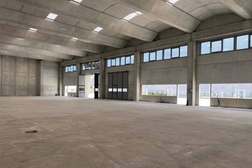 Proponiamo locali ad uso ufficio, capannoni artigianali e industriali di varie metrature in affitto a Pistoia