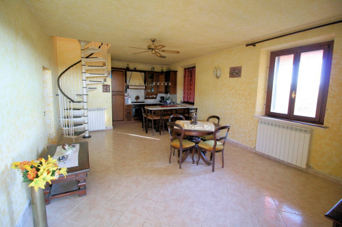 Podere ex Ente Maremma ristrutturato con ampio terreno in vendita a Roccastrada