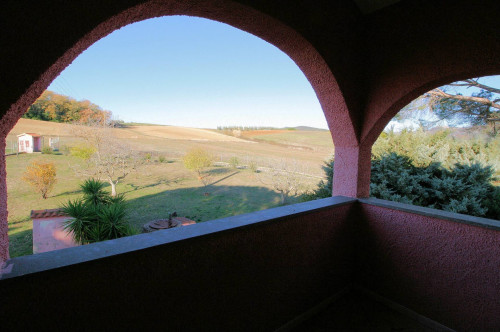 Podere ex Ente Maremma ristrutturato con ampio terreno in vendita a Roccastrada
