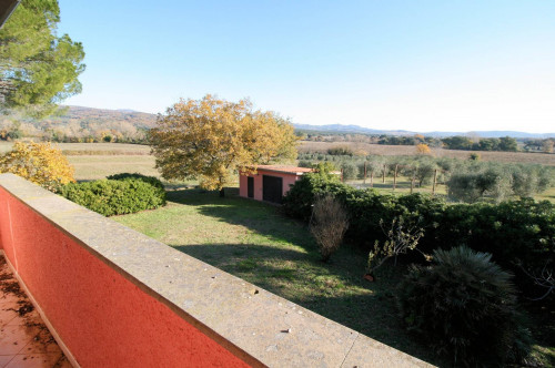 Podere ex Ente Maremma ristrutturato con ampio terreno in vendita a Roccastrada