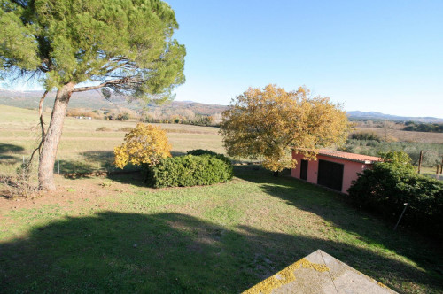 Podere ex Ente Maremma ristrutturato con ampio terreno in vendita a Roccastrada