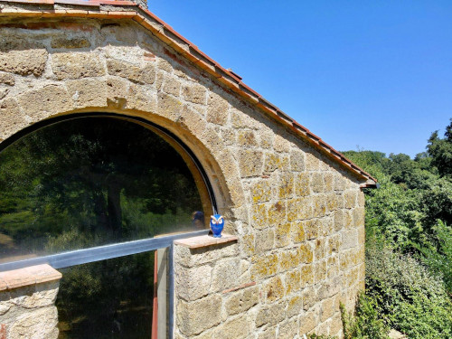 Casale in stile Toscano con terreno e vista panoramica in vendita a Pitigliano