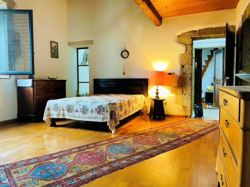 Casale in stile Toscano con terreno e vista panoramica in vendita a Pitigliano