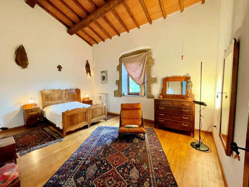 Casale in stile Toscano con terreno e vista panoramica in vendita a Pitigliano