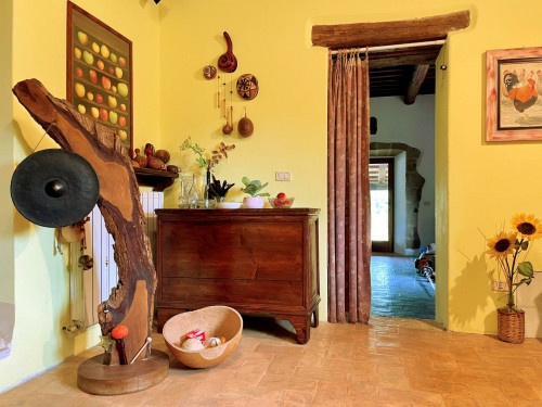 Casale in stile Toscano con terreno e vista panoramica in vendita a Pitigliano
