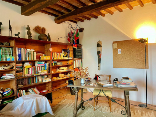 Casale in stile Toscano con terreno e vista panoramica in vendita a Pitigliano