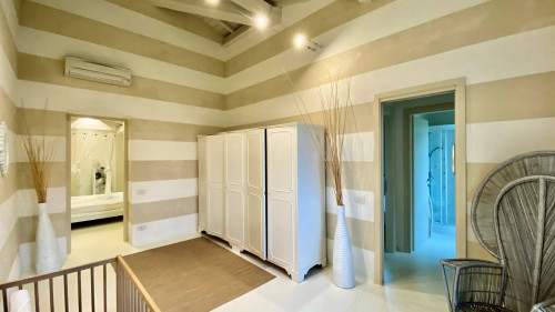 Casale ristrutturato con parco e piscina in vendita a Lucca