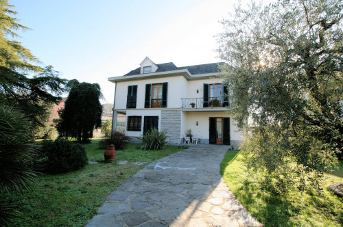 Villa singola con ampio giardino in vendita a Santa Croce sull'Arno