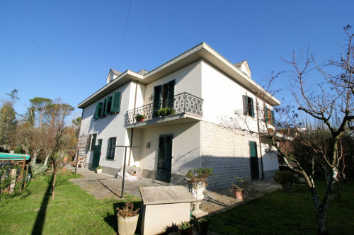 Villa singola con ampio giardino in vendita a Santa Croce sull'Arno