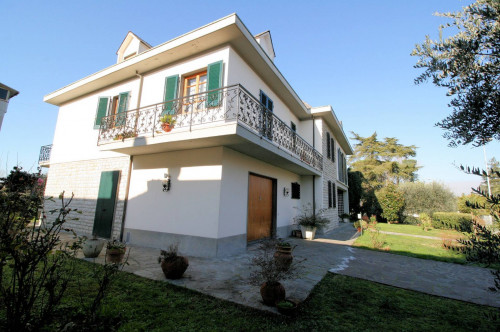 Villa singola con ampio giardino in vendita a Santa Croce sull'Arno