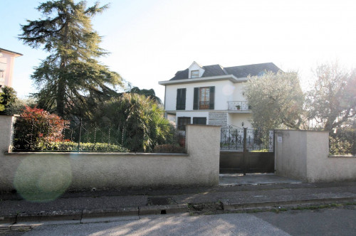 Villa singola con ampio giardino in vendita a Santa Croce sull'Arno