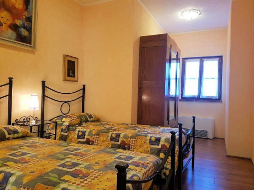 Casale in stile Toscano con terreno e vista panoramica in vendita a Roccastrada
