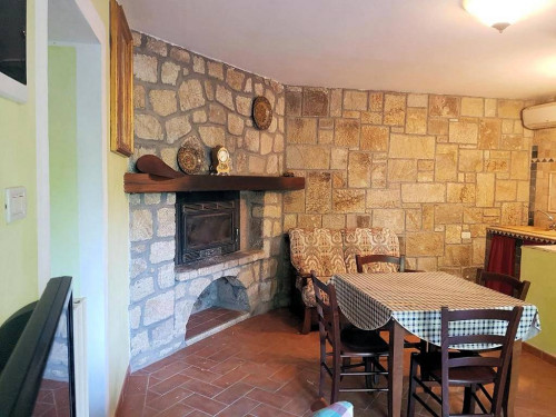 Casale in stile Toscano con terreno e vista panoramica in vendita a Roccastrada