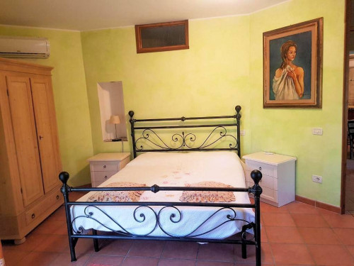 Casale in stile Toscano con terreno e vista panoramica in vendita a Roccastrada