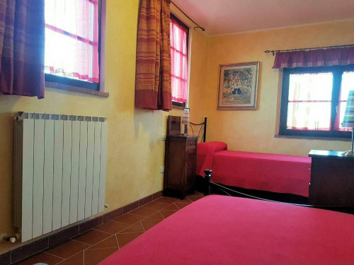 Casale in stile Toscano con terreno e vista panoramica in vendita a Roccastrada