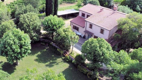 Casale in stile Toscano con terreno e vista panoramica in vendita a Roccastrada
