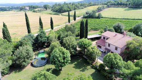 Casale in stile Toscano con terreno e vista panoramica in vendita a Roccastrada