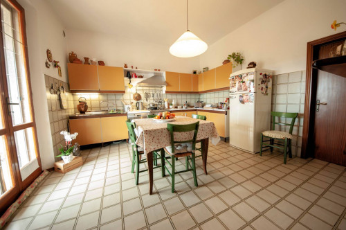 Appartamento in bifamiliare con giardino privato e depemdance in vendita a Santa Maria a Monte