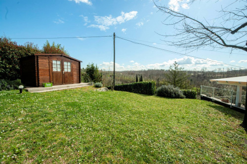 Appartamento in bifamiliare con giardino privato e depemdance in vendita a Santa Maria a Monte