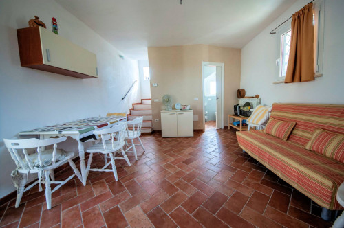 Appartamento in bifamiliare con giardino privato e depemdance in vendita a Santa Maria a Monte