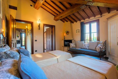 Bellissimo casale in stile Toscano con parco e piscina in vendita a Peccioli