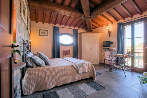 Bellissimo casale in stile Toscano con parco e piscina in vendita a Peccioli