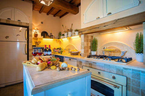 Bellissimo casale in stile Toscano con parco e piscina in vendita a Peccioli