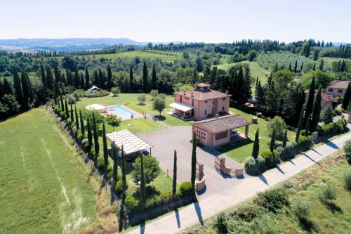 Bellissimo casale in stile Toscano con parco e piscina in vendita a Peccioli