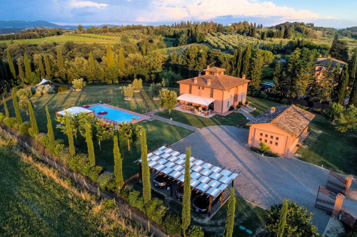 Bellissimo casale in stile Toscano con parco e piscina in vendita a Peccioli