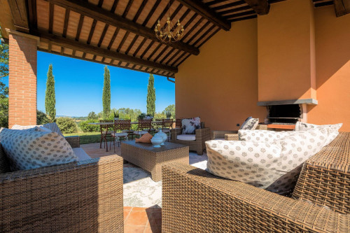 Bellissimo casale in stile Toscano con parco e piscina in vendita a Peccioli