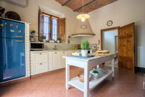Bellissima villa in stile Toscano con parco e piscina con suggestiva vista panoramica in vendita a Peccioli