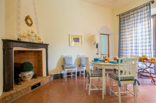 Bellissima villa in stile Toscano con parco e piscina con suggestiva vista panoramica in vendita a Peccioli