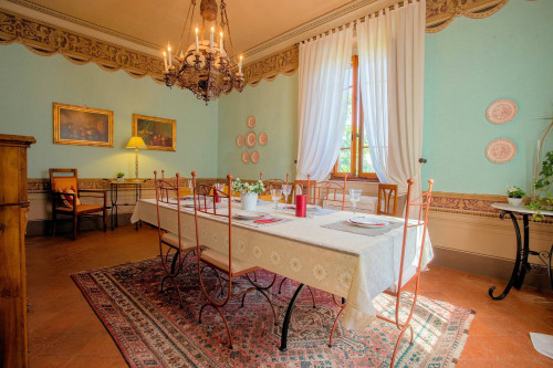 Bellissima villa in stile Toscano con parco e piscina con suggestiva vista panoramica in vendita a Peccioli