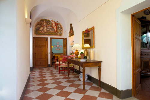 Bellissima villa in stile Toscano con parco e piscina con suggestiva vista panoramica in vendita a Peccioli