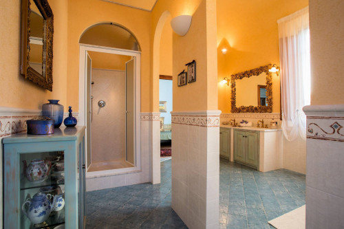Bellissima villa in stile Toscano con parco e piscina con suggestiva vista panoramica in vendita a Peccioli