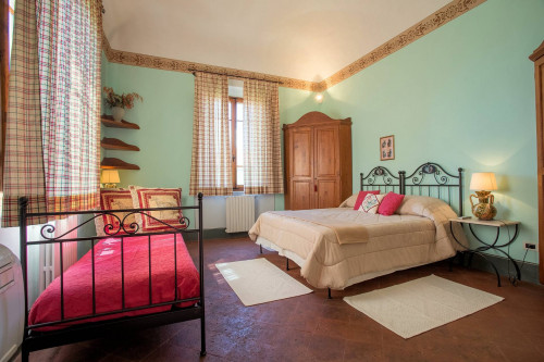 Bellissima villa in stile Toscano con parco e piscina con suggestiva vista panoramica in vendita a Peccioli