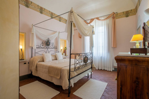 Bellissima villa in stile Toscano con parco e piscina con suggestiva vista panoramica in vendita a Peccioli