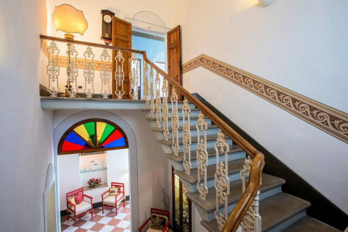 Bellissima villa in stile Toscano con parco e piscina con suggestiva vista panoramica in vendita a Peccioli